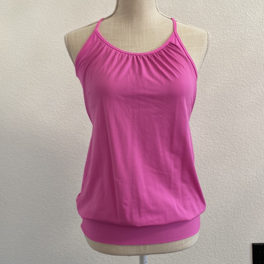 Lululemon Size small pink workout tank with built in shelve bra